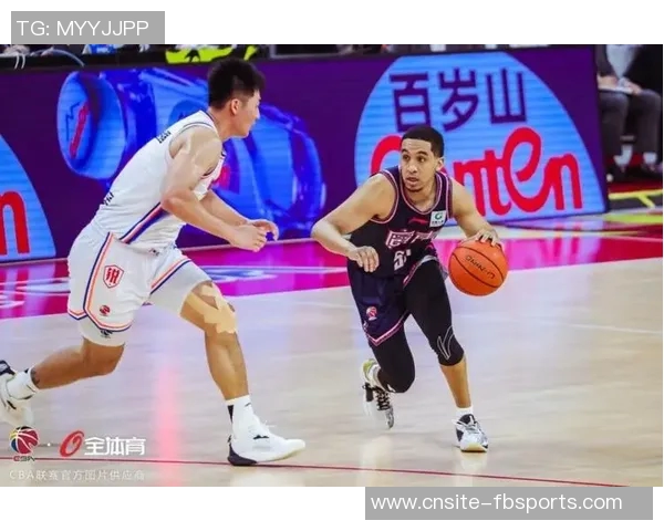 次节未得分三分火力全开半场表现抢眼拿下15分4板3助 次节未得分三分火力全开半场表现抢眼拿下15分4板3助