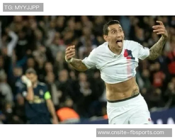 苏莱禁区前精彩兜射破门助罗马首开纪录1-0领先对手 苏莱禁区前精彩兜射破门助罗马首开纪录1-0领先对手