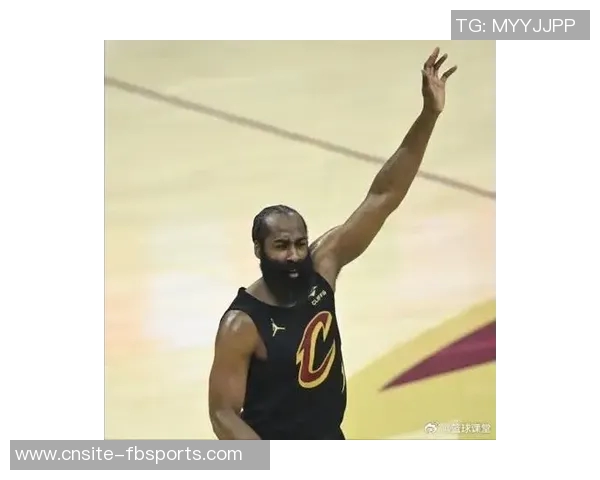 哈登首节表现抢眼轻松拿下11分3篮板2助攻正负值高达14